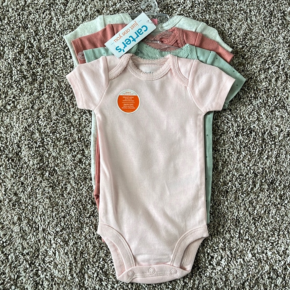 Pack of 4 Newborn short sleeve onesies